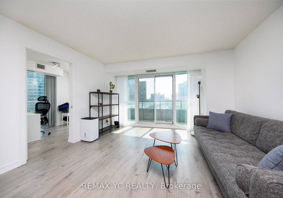 25-lower-simcoe-street-toronto-ontario-c13130814