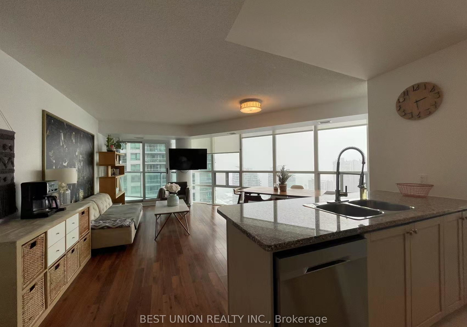 30-grand-trunk-crescent-toronto-ontario-c13131414