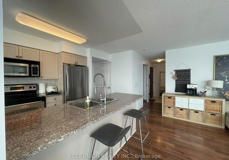 30-grand-trunk-crescent-toronto-ontario-c13131414