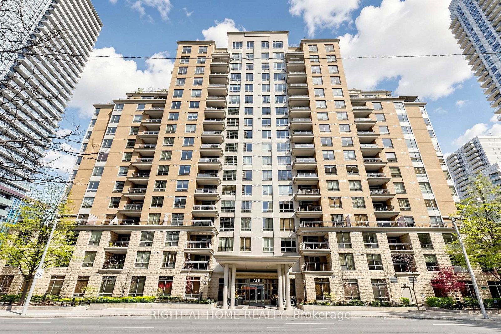 123-eglinton-avenue-e-toronto-ontario-c13132016