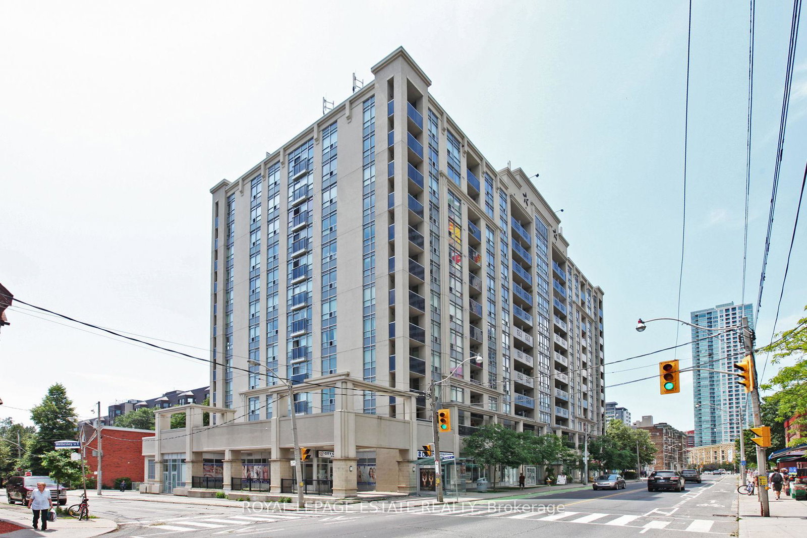 225-wellesley-street-e-toronto-ontario-c13132274