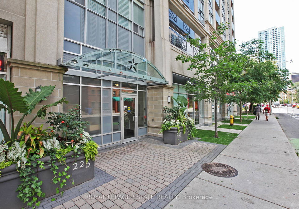 225-wellesley-street-e-toronto-ontario-c13132274