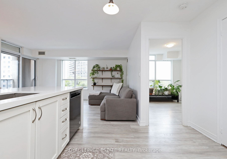 225-wellesley-street-e-toronto-ontario-c13132274