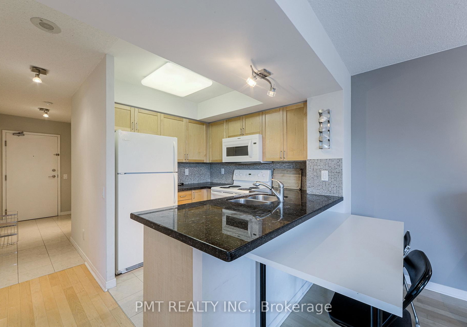 28-harrison-garden-boulevard-north-york-ontario-c13132366