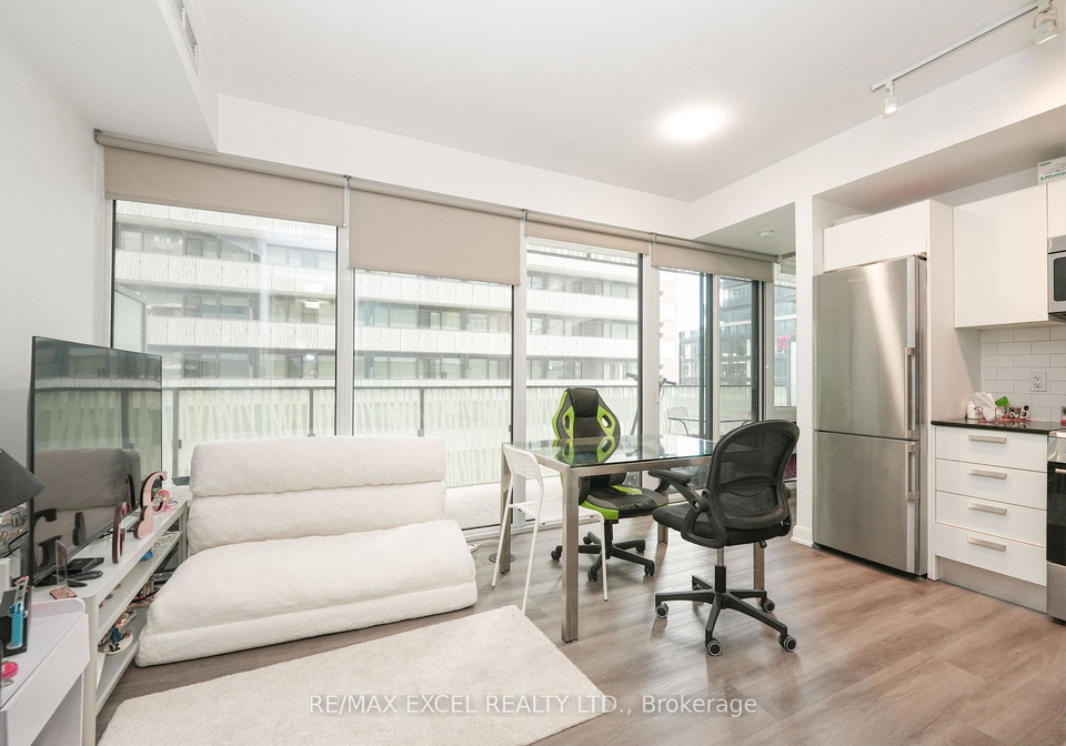 42-charles-street-e-toronto-ontario-c13133328