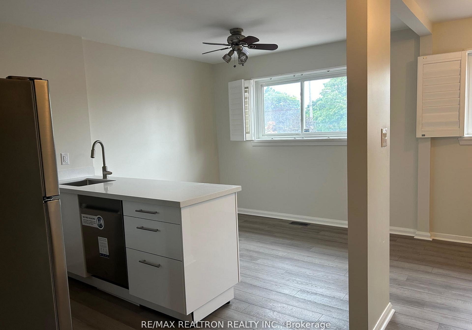 22-tanjoe-crescent-toronto-ontario-c13134428
