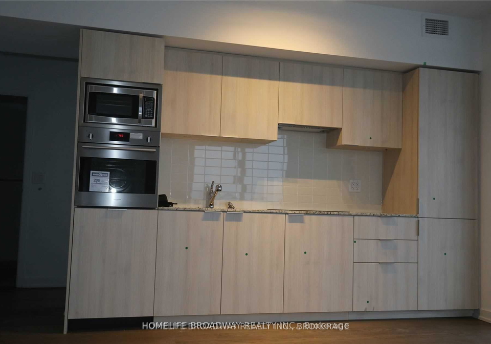 11-wellesley-street-w-toronto-ontario-c13135078