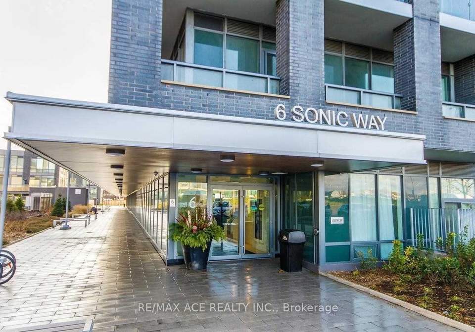 6-sonic-way-east-york-ontario-c13135174