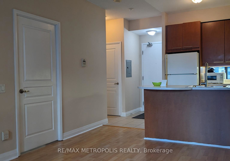 1121-bay-street-toronto-ontario-c13135442
