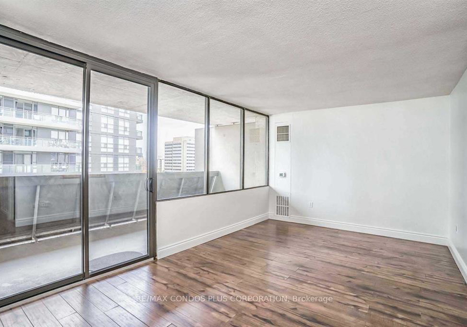 720-spadina-avenue-toronto-ontario-c13136282