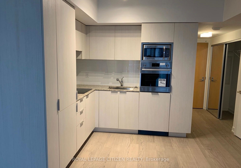 11-wellesley-street-toronto-ontario-c13136374