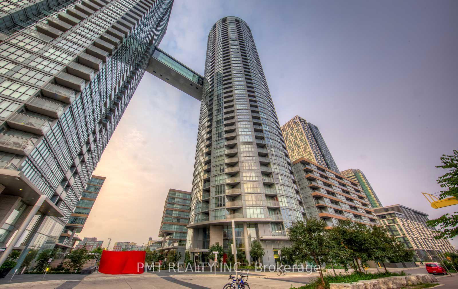 21-iceboat-terrace-toronto-ontario-c13136378