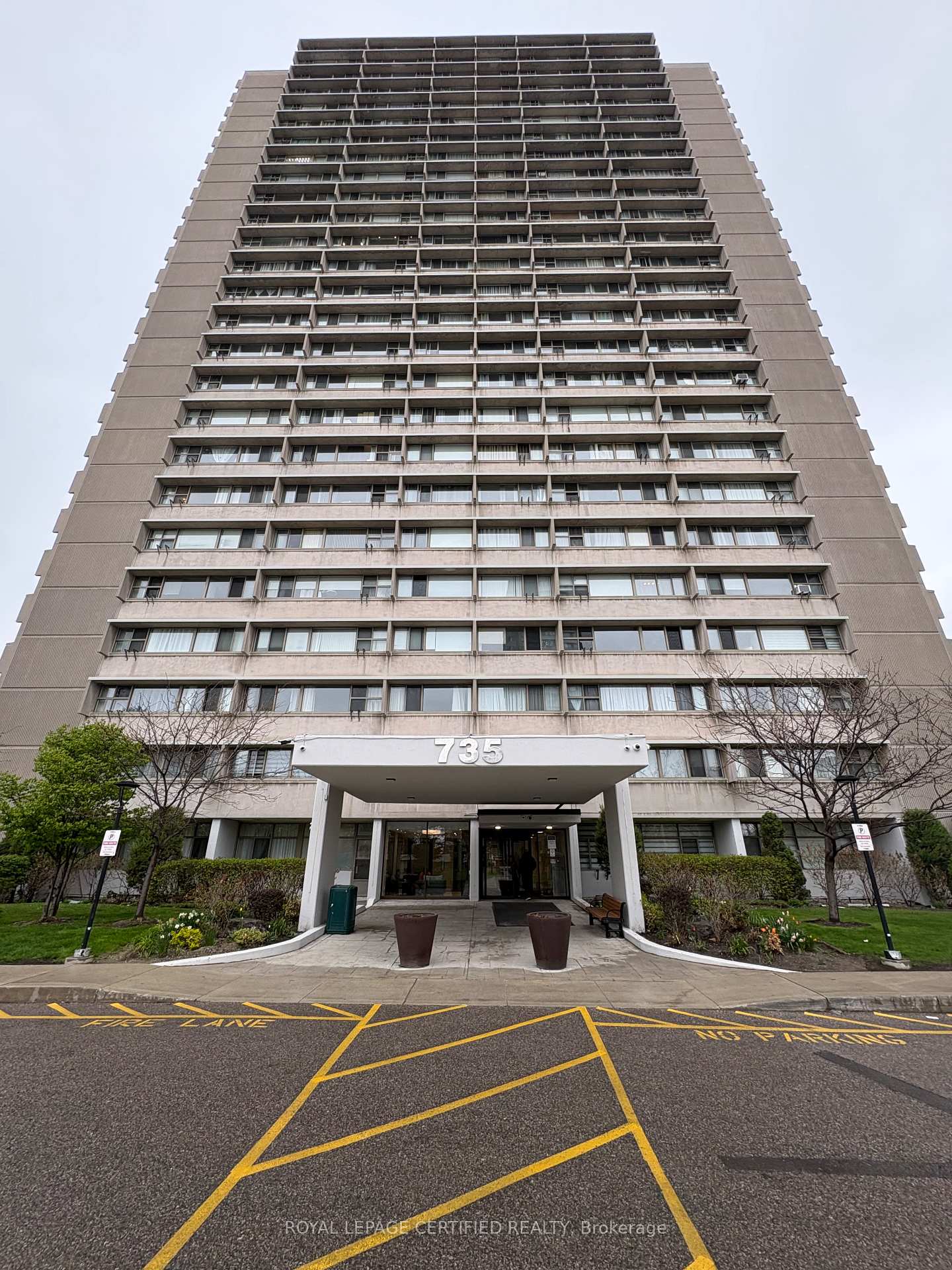 735-don-mills-road-east-york-ontario-c13136792