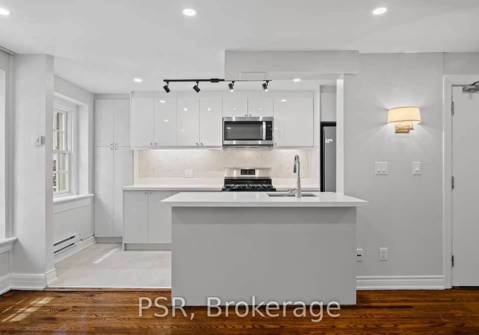 8-st-thomas-street-toronto-ontario-c13137058