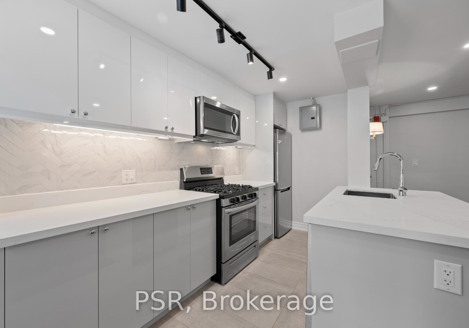 8-st-thomas-street-toronto-ontario-c13137058
