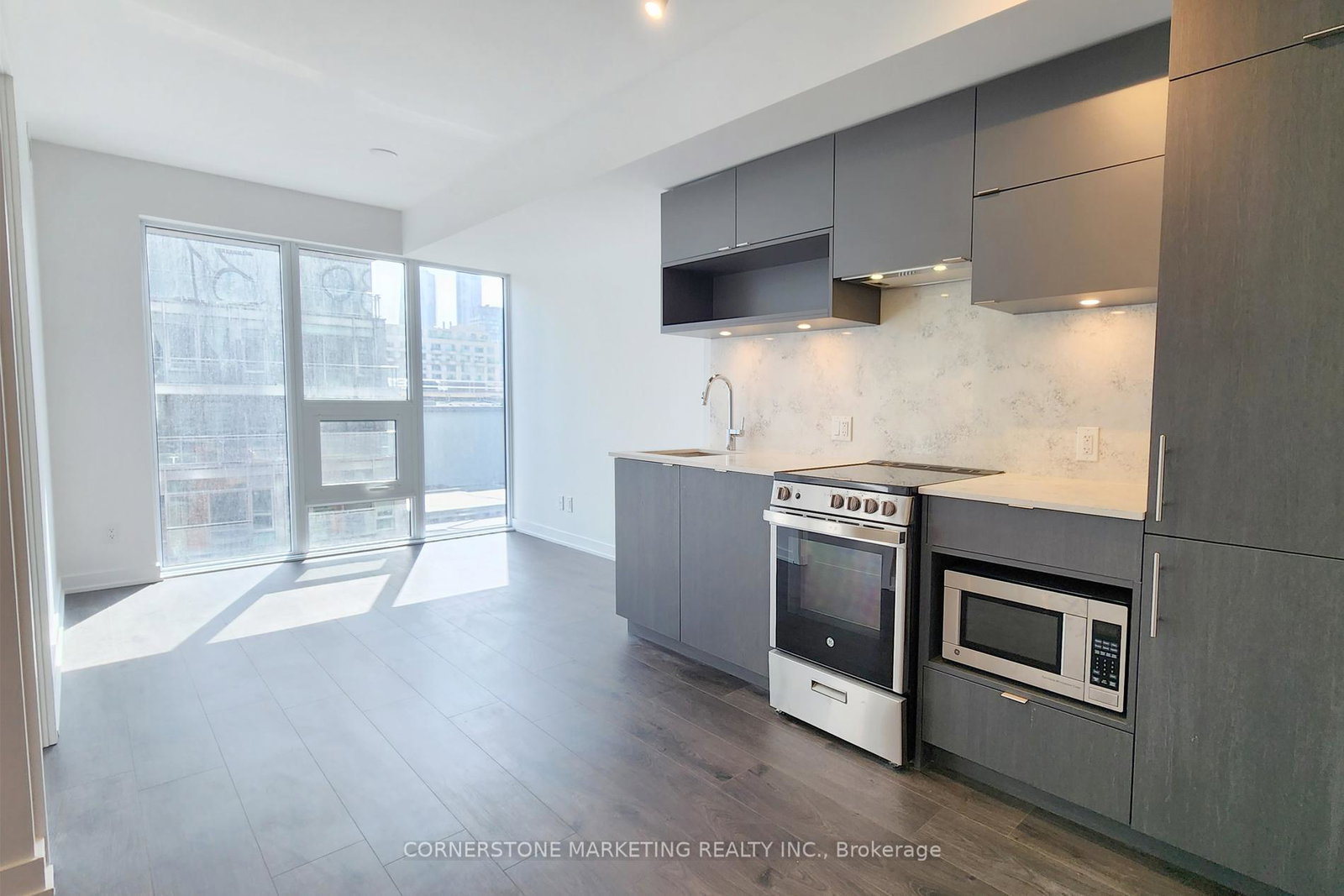 100-queen-street-e-toronto-ontario-c13137586