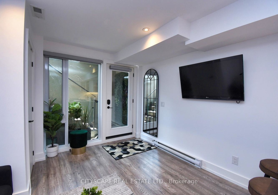 703-markham-street-toronto-ontario-c13137824