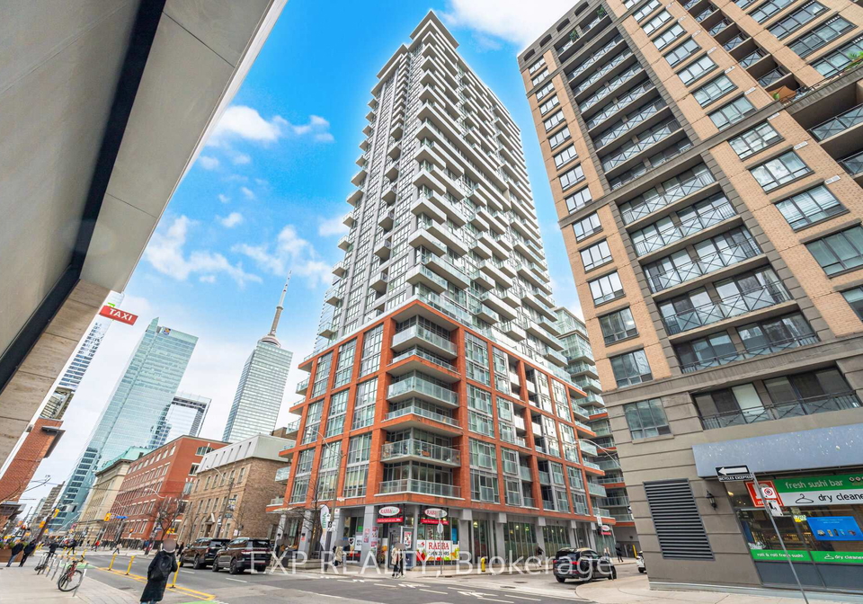 126-simcoe-street-toronto-ontario-c13137904