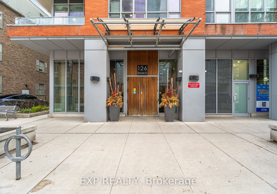 126-simcoe-street-toronto-ontario-c13137904