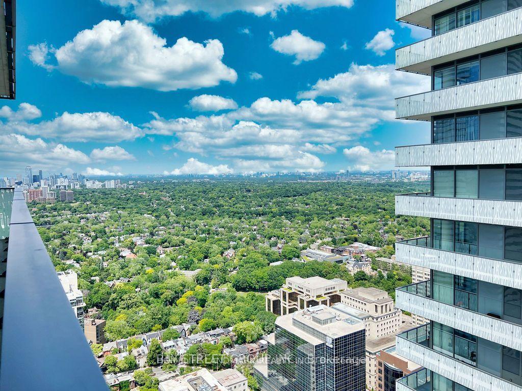 42-charles-street-e-toronto-ontario-c13137952