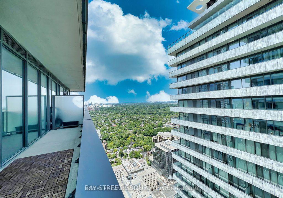 42-charles-street-e-toronto-ontario-c13137952