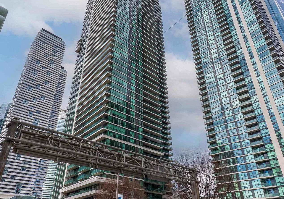 33-bay-street-toronto-ontario-c13137964