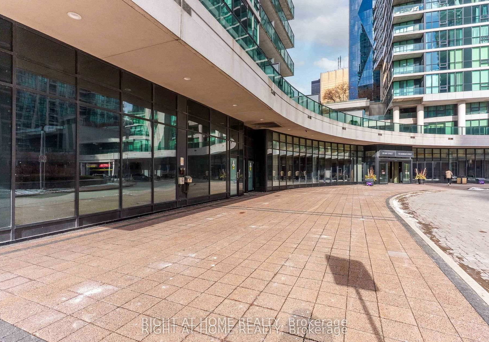 33-bay-street-toronto-ontario-c13137964