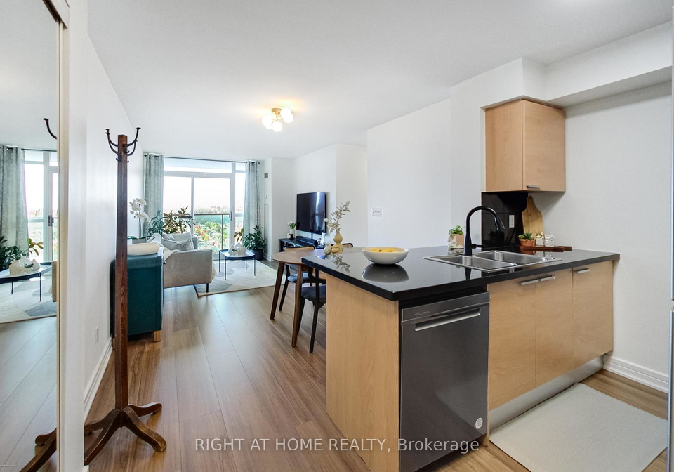 16-harrison-garden-boulevard-north-york-ontario-c13138080