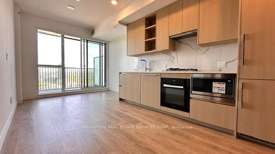 18-esther-shiner-boulevard-s-north-york-ontario-c13138202