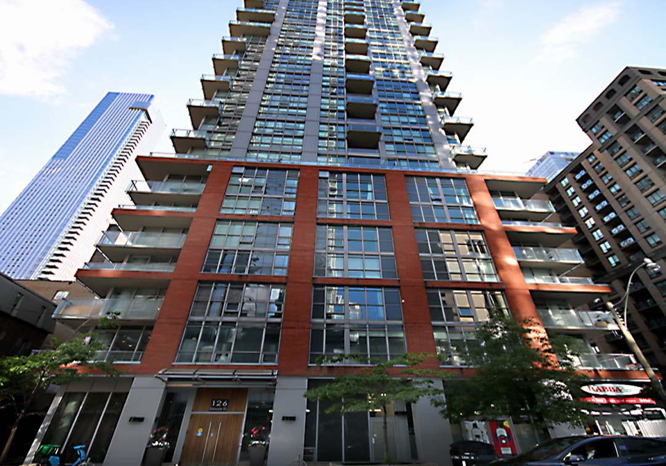 126-simcoe-street-toronto-ontario-c13138776