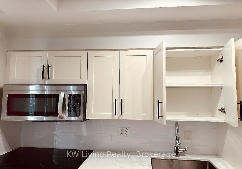 126-simcoe-street-toronto-ontario-c13138776