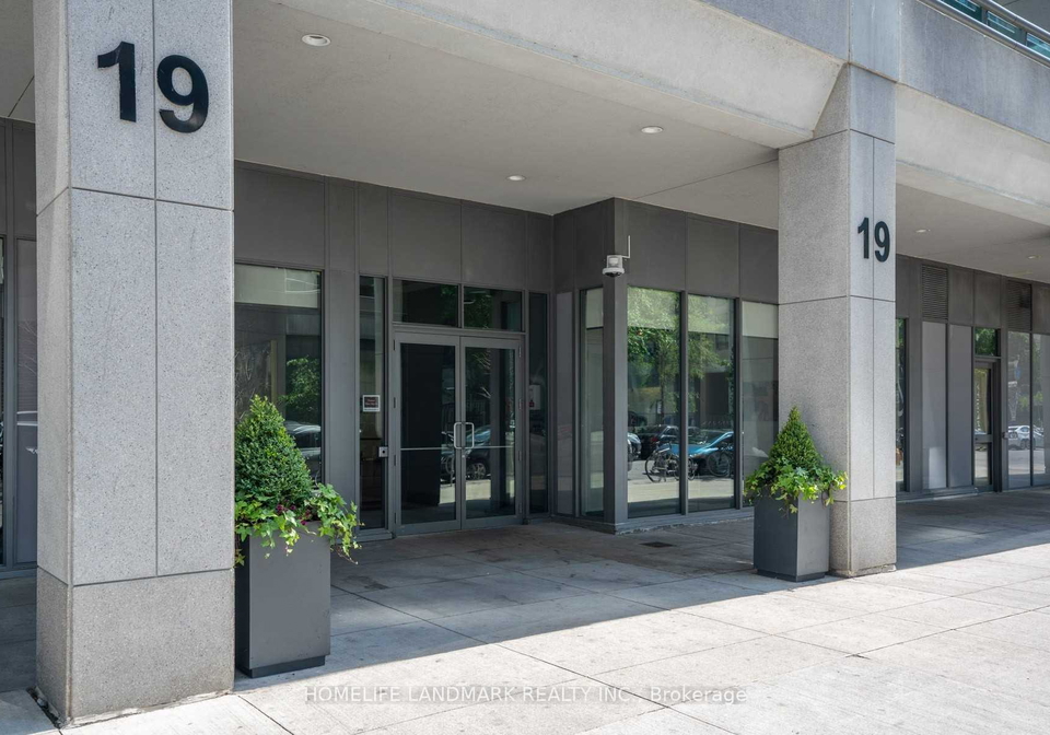 19-grand-trunk-crescent-toronto-ontario-c13138810