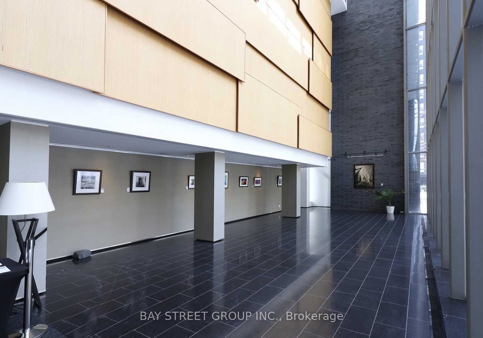33-charles-street-e-toronto-ontario-c13138890