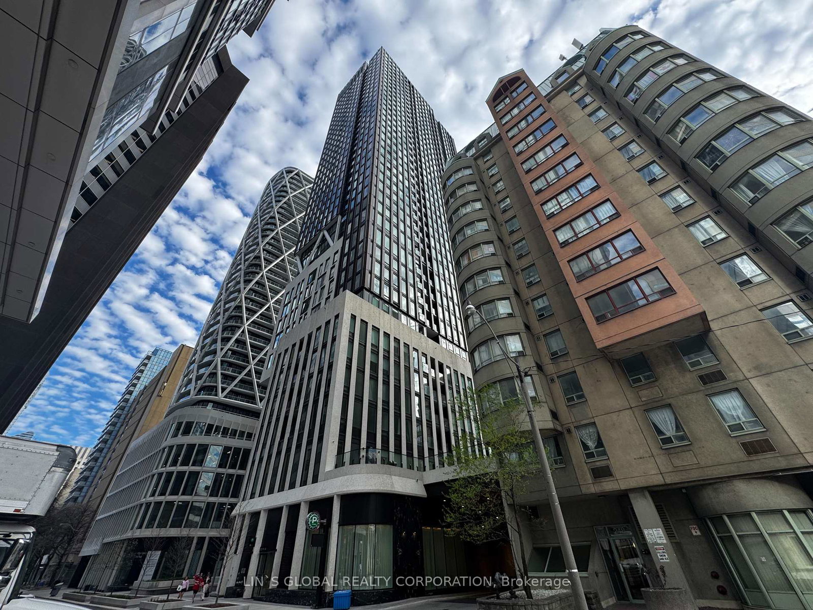 238-simcoe-street-toronto-ontario-c13139006