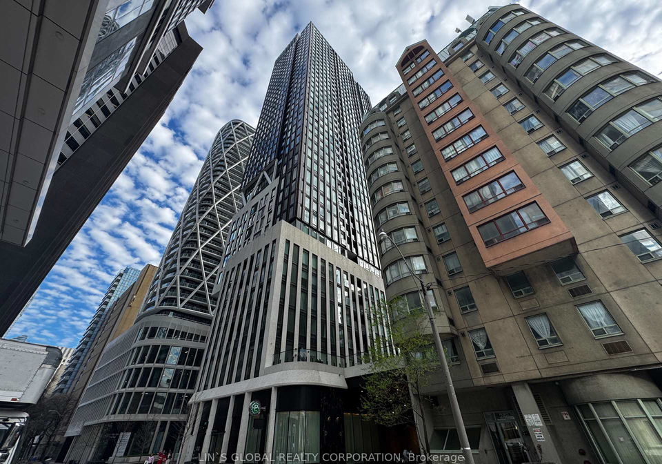 238-simcoe-street-toronto-ontario-c13139006