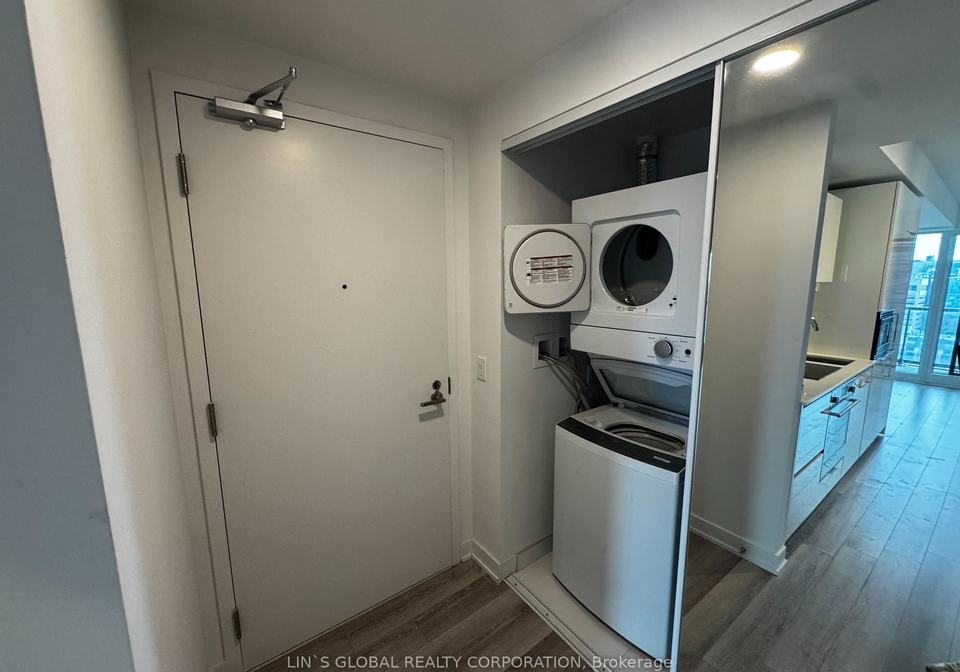 238-simcoe-street-toronto-ontario-c13139006