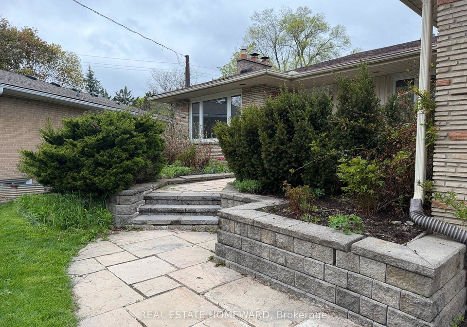 22-whitelock-crescent-north-york-ontario-c13139156