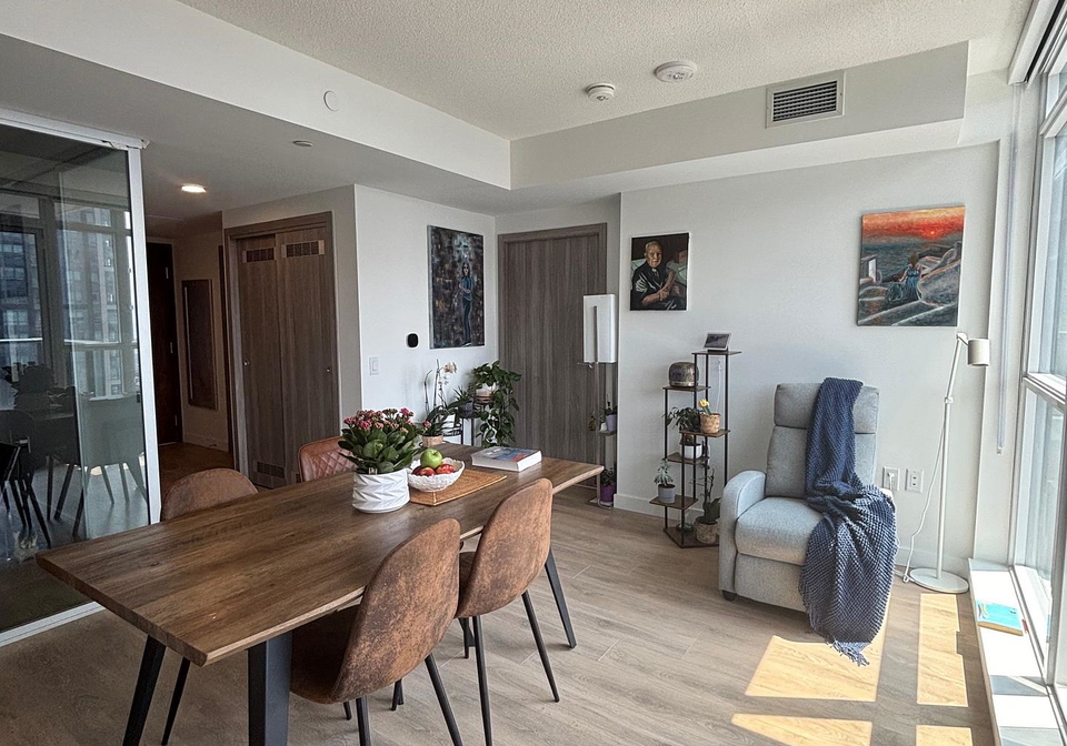 38-widmer-street-toronto-ontario-c13139254