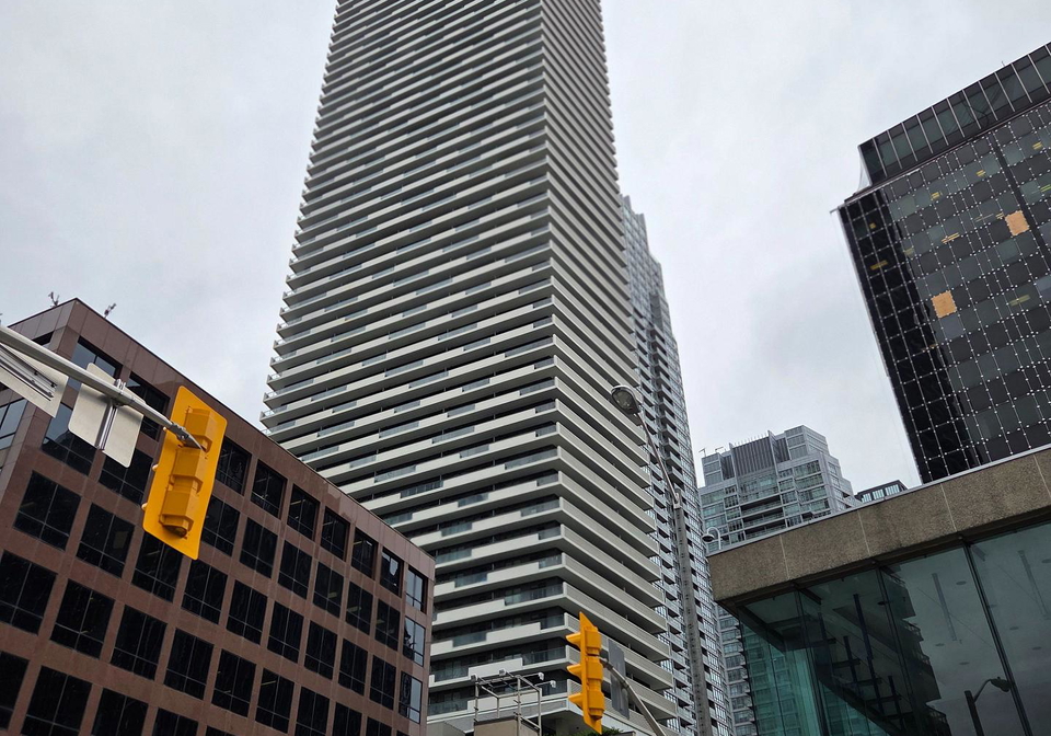 2221-yonge-street-toronto-ontario-c13139654