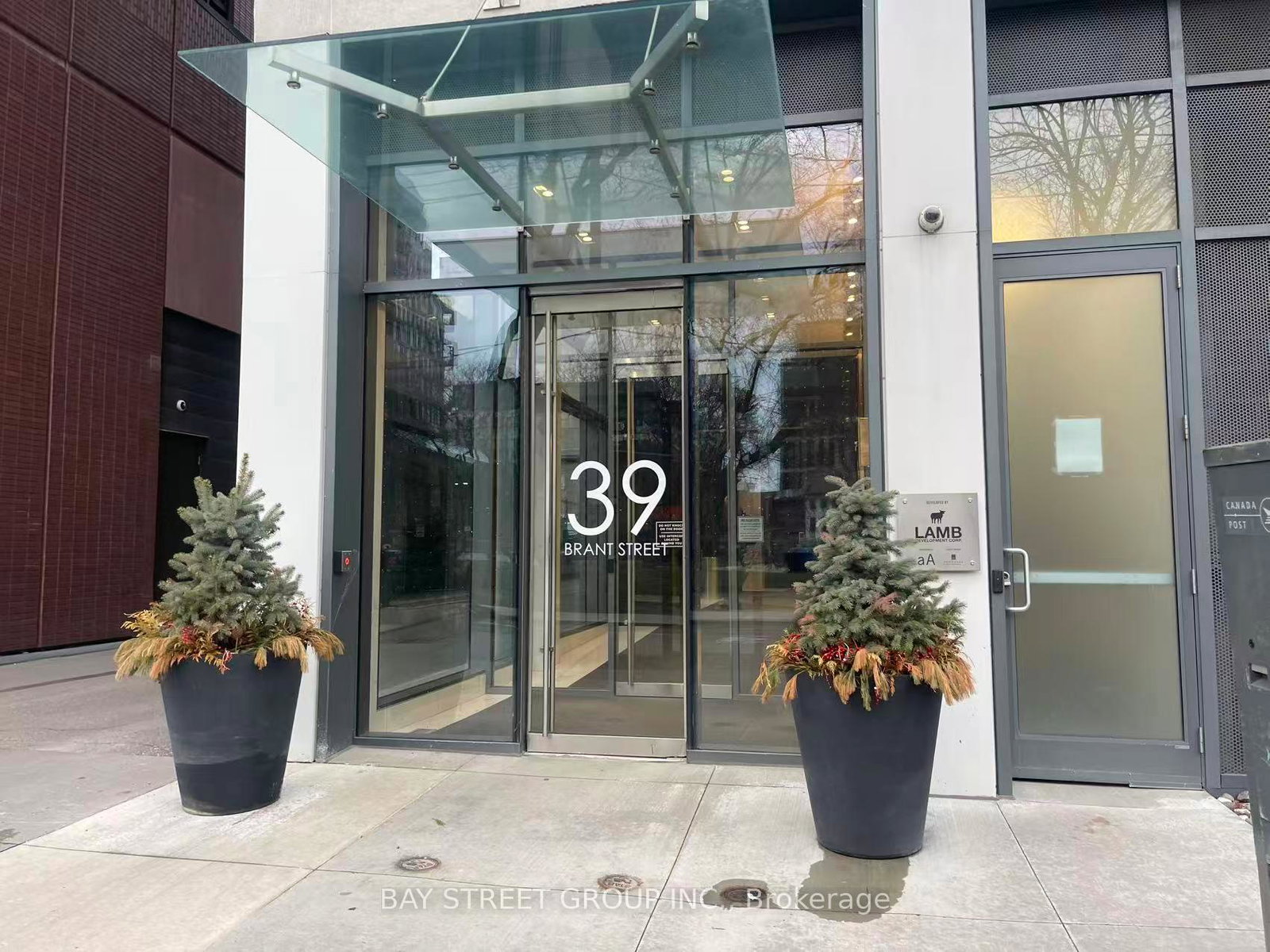 39-brant-street-toronto-ontario-c13139784