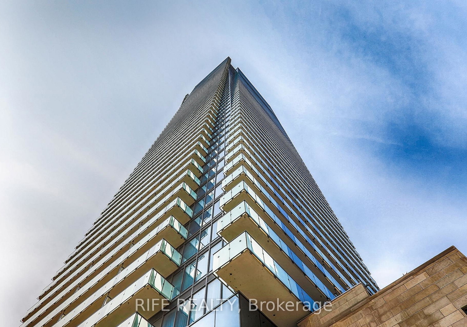 1080-bay-street-toronto-ontario-c13139796