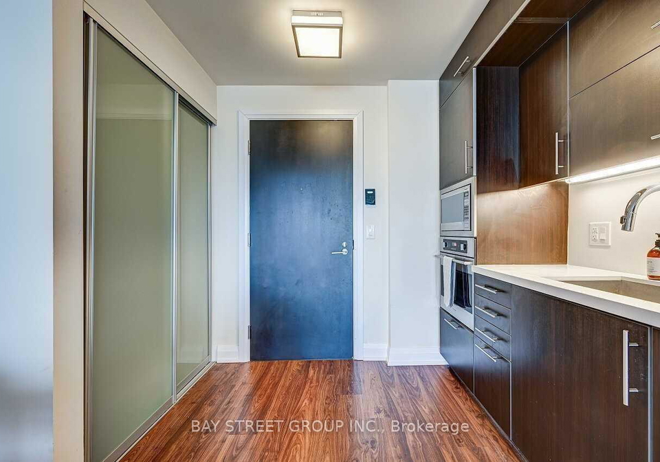 5-sheppard-avenue-e-north-york-ontario-c13140024