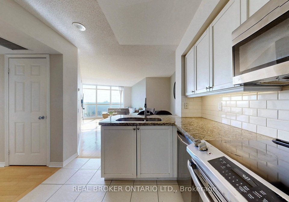 30-harrison-garden-boulevard-north-york-ontario-c13140270