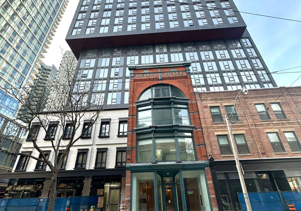 100-queen-street-e-toronto-ontario-c13140392