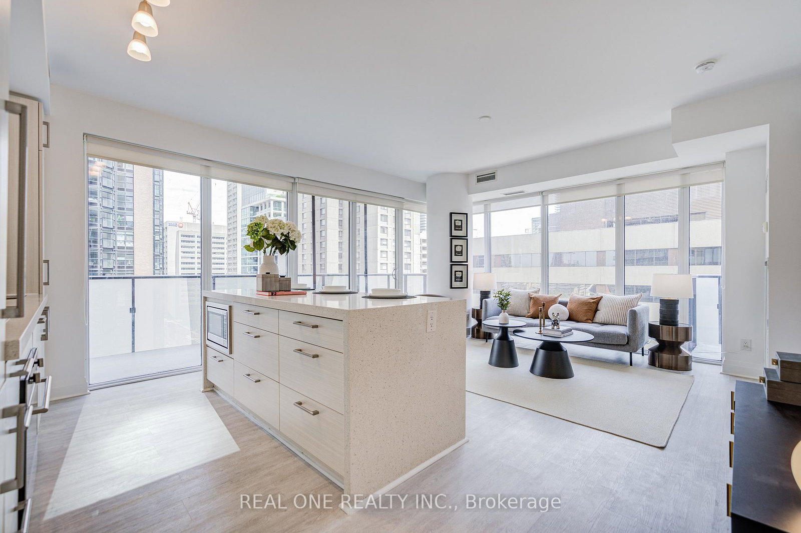 1080-bay-street-toronto-ontario-c13140446