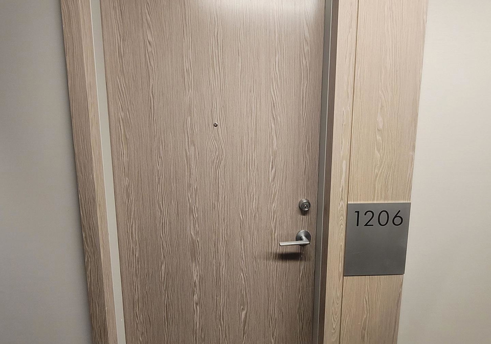 215-queen-street-w-toronto-ontario-c13140464