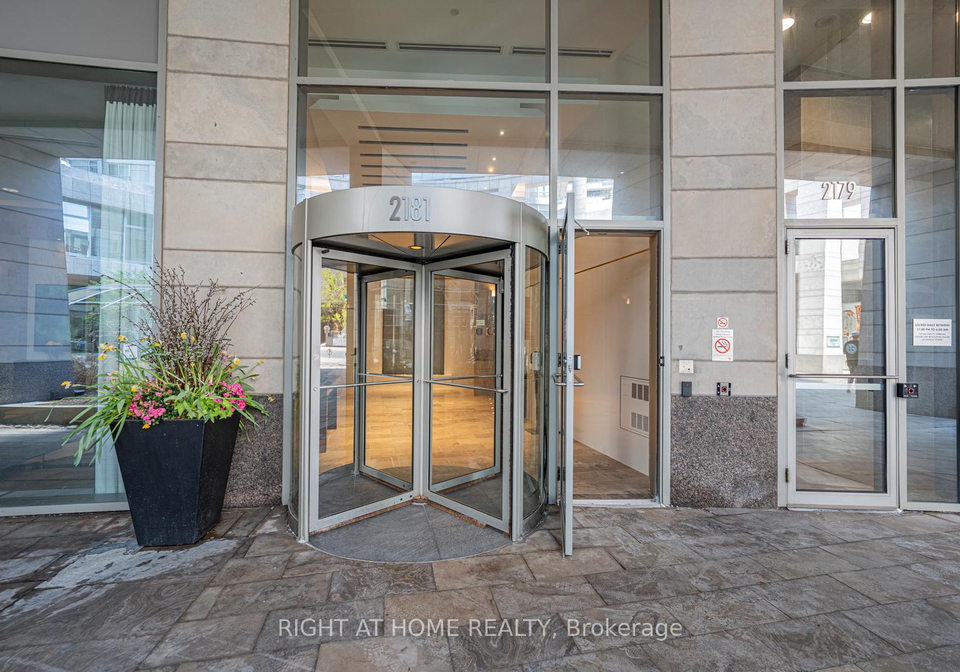 2181-yonge-street-toronto-ontario-c13141542
