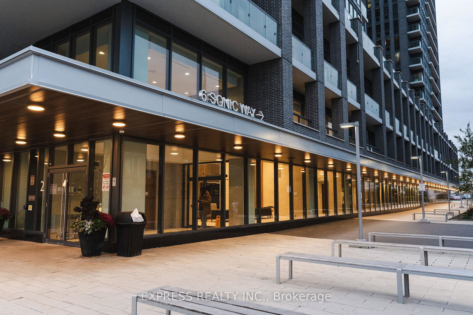 6-sonic-way-east-york-ontario-c13142558