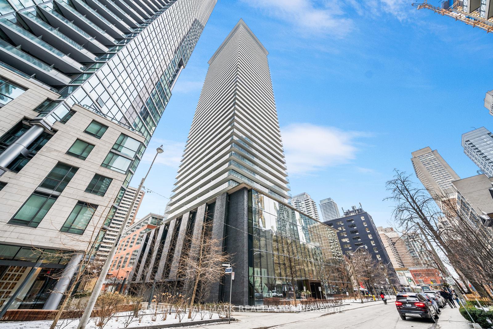 33-charles-street-e-toronto-ontario-c13142788