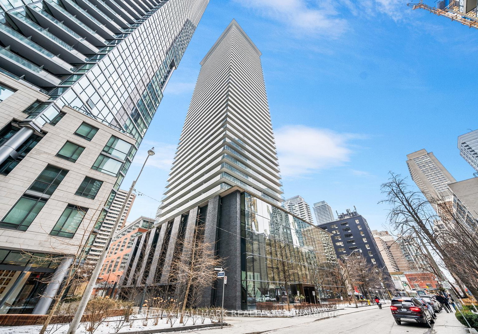 33-charles-street-e-toronto-ontario-c13142788